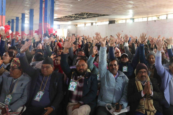 संवादमा कांग्रेसका नेताहरू : सहमतिको अन्तिम कसरत, नीति र नेतृत्व परिवर्तनको पर्खाइ